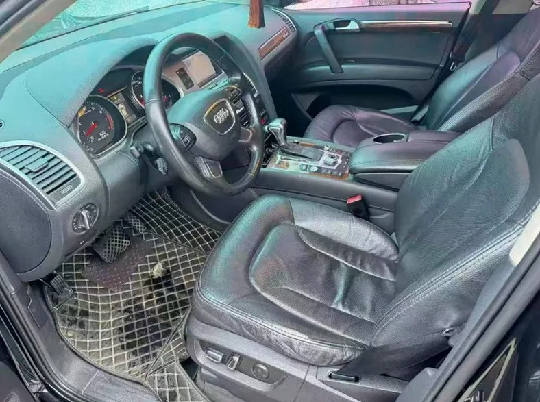 奥迪Q7 后面外观三