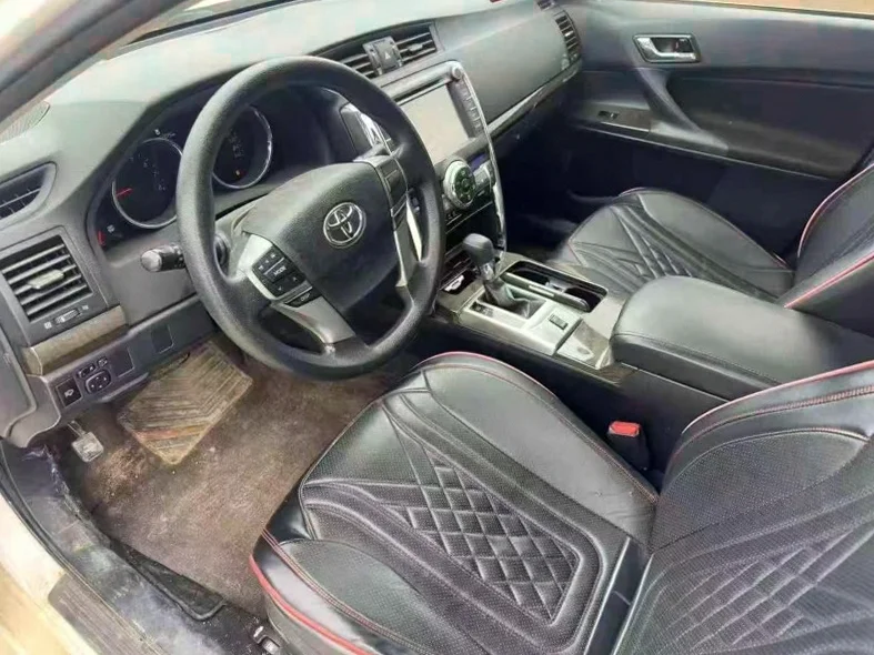 丰田锐志 后面外观二