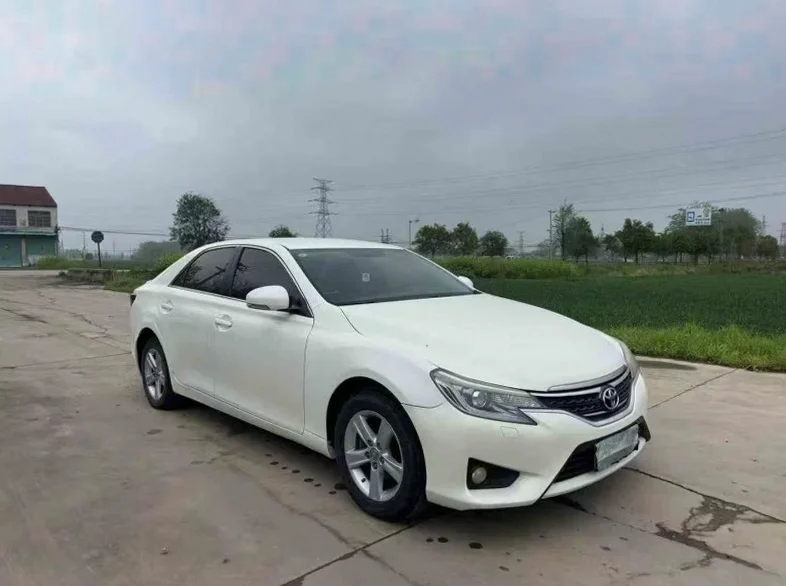 丰田锐志 正面外观二