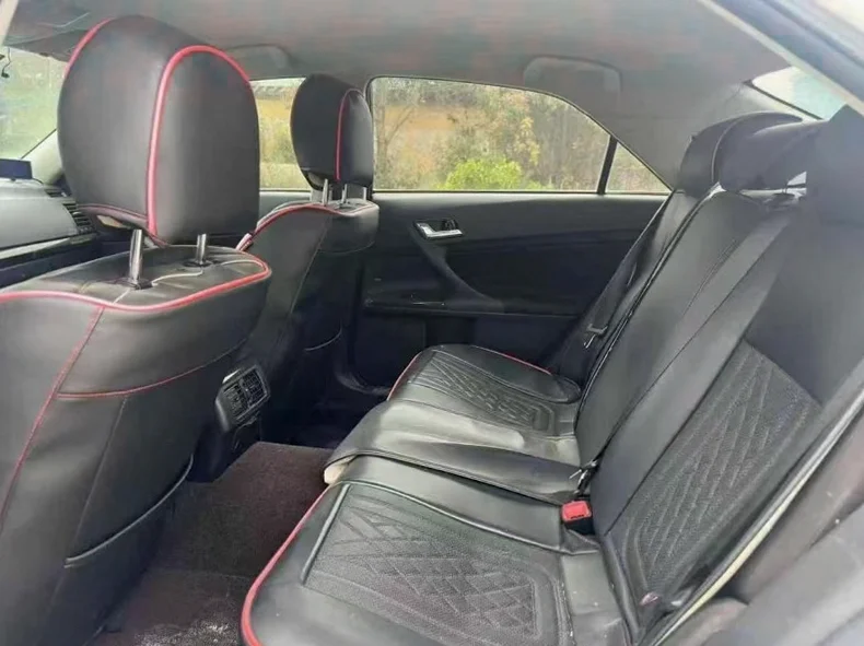 丰田锐志 后面外观一