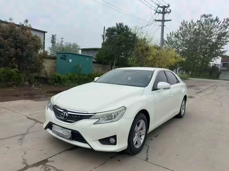 丰田锐志 正面外观三