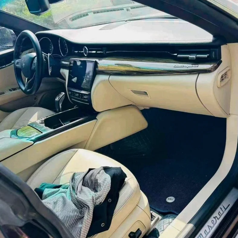 玛莎拉蒂总裁 后面外观一