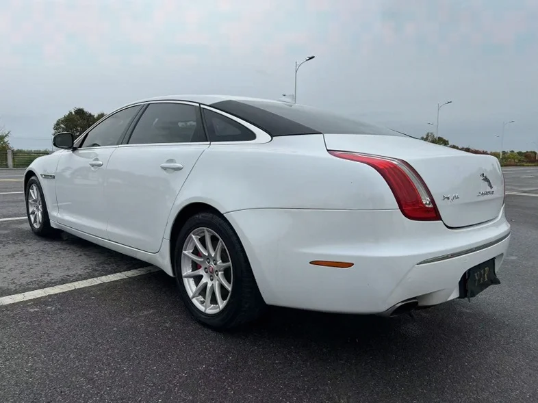 捷豹XJL 内饰前排