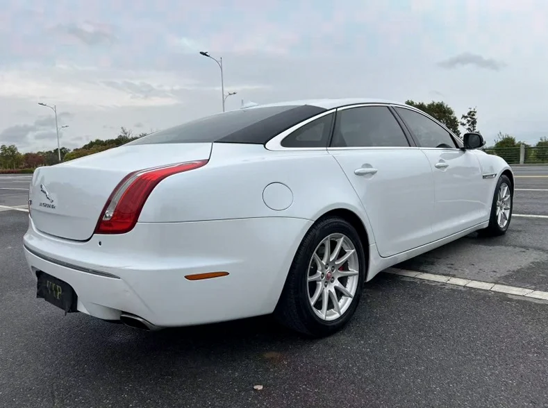 捷豹XJL 后面外观三