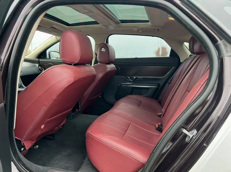 捷豹XJL 正面外观二