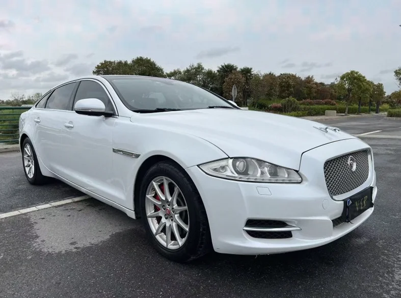 捷豹XJL 内饰后排