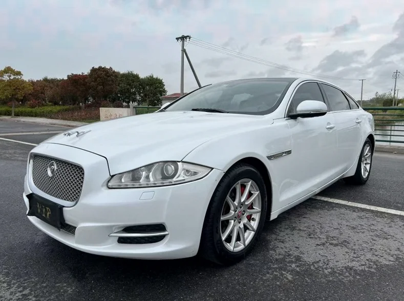 捷豹XJL 后面外观二