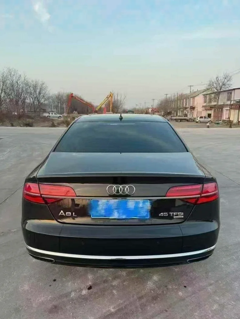 奥迪A8L 内饰前排