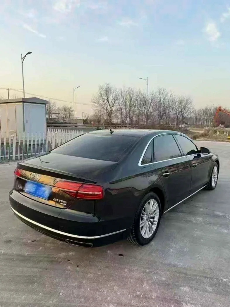 奥迪A8L 后面外观二