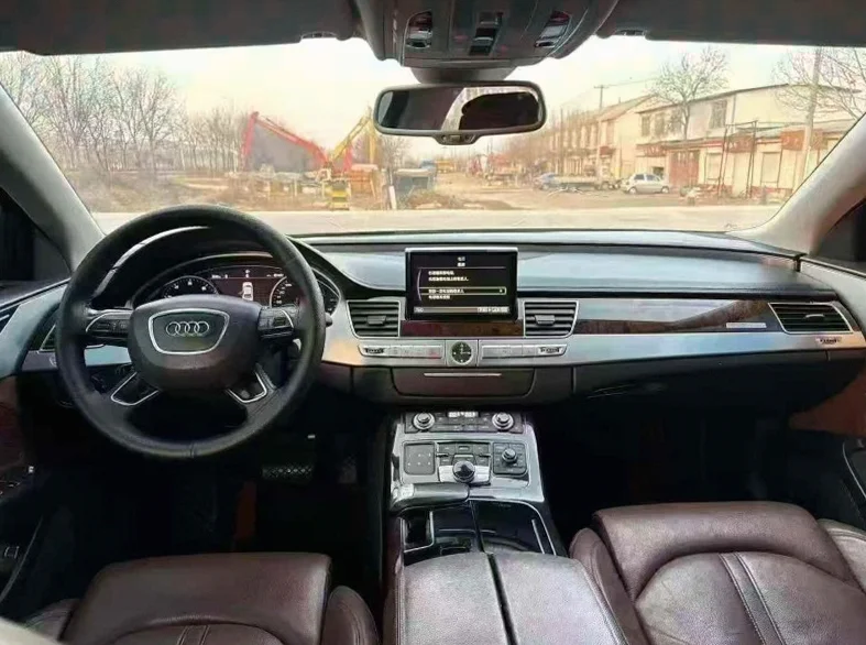 奥迪A8L 后面外观一