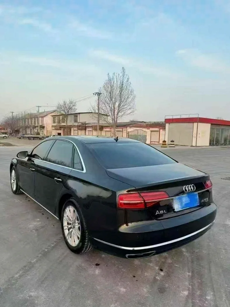 奥迪A8L 后面外观三