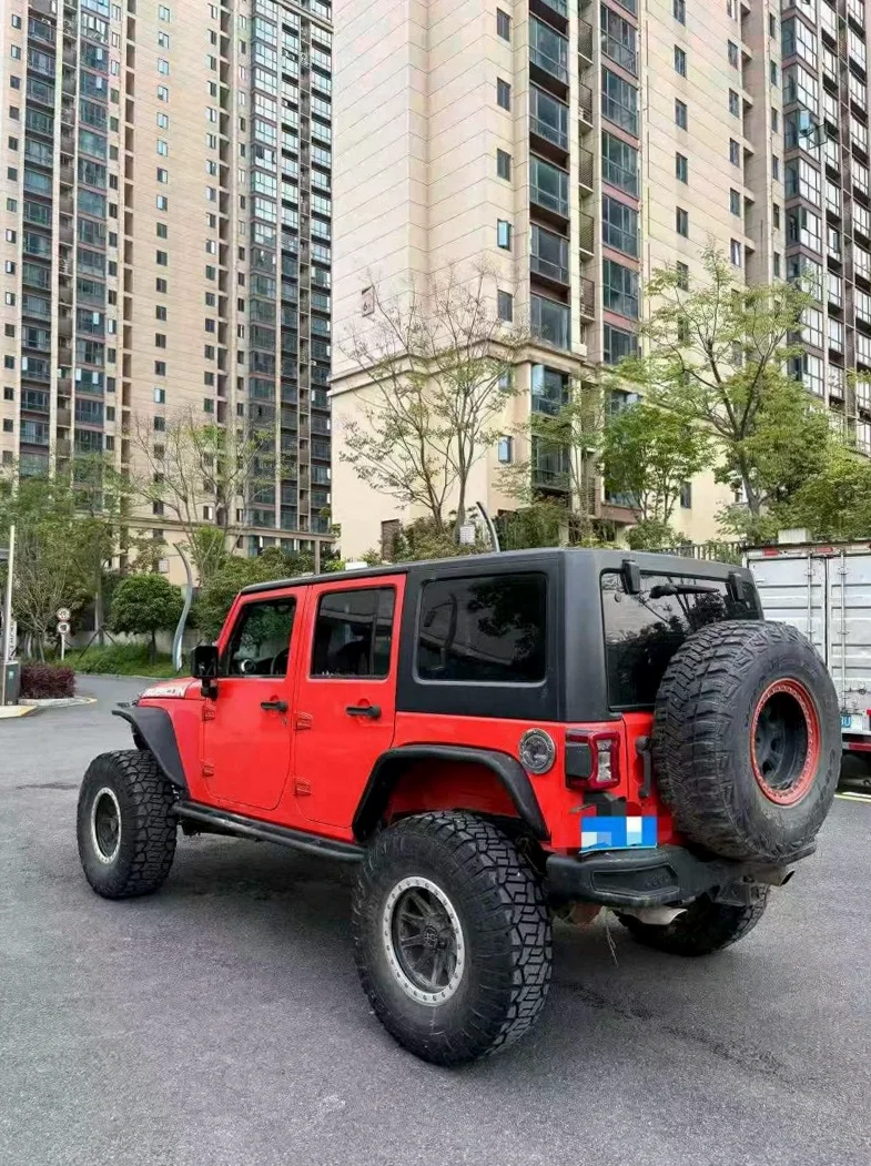 Jeep牧马人 正面外观三