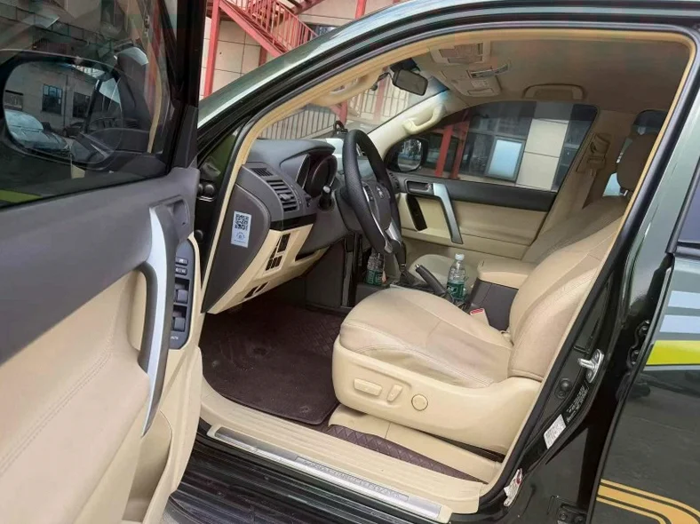 丰田普拉多 后面外观一