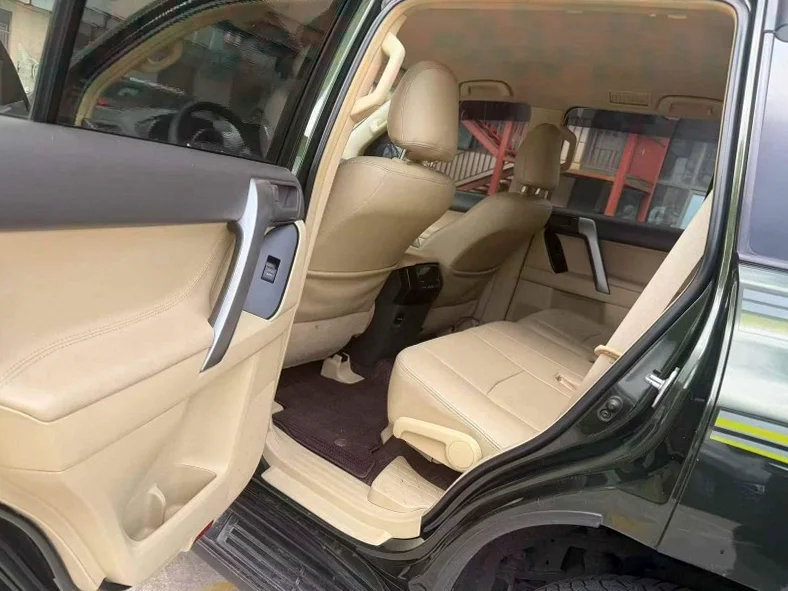 丰田普拉多 后面外观二