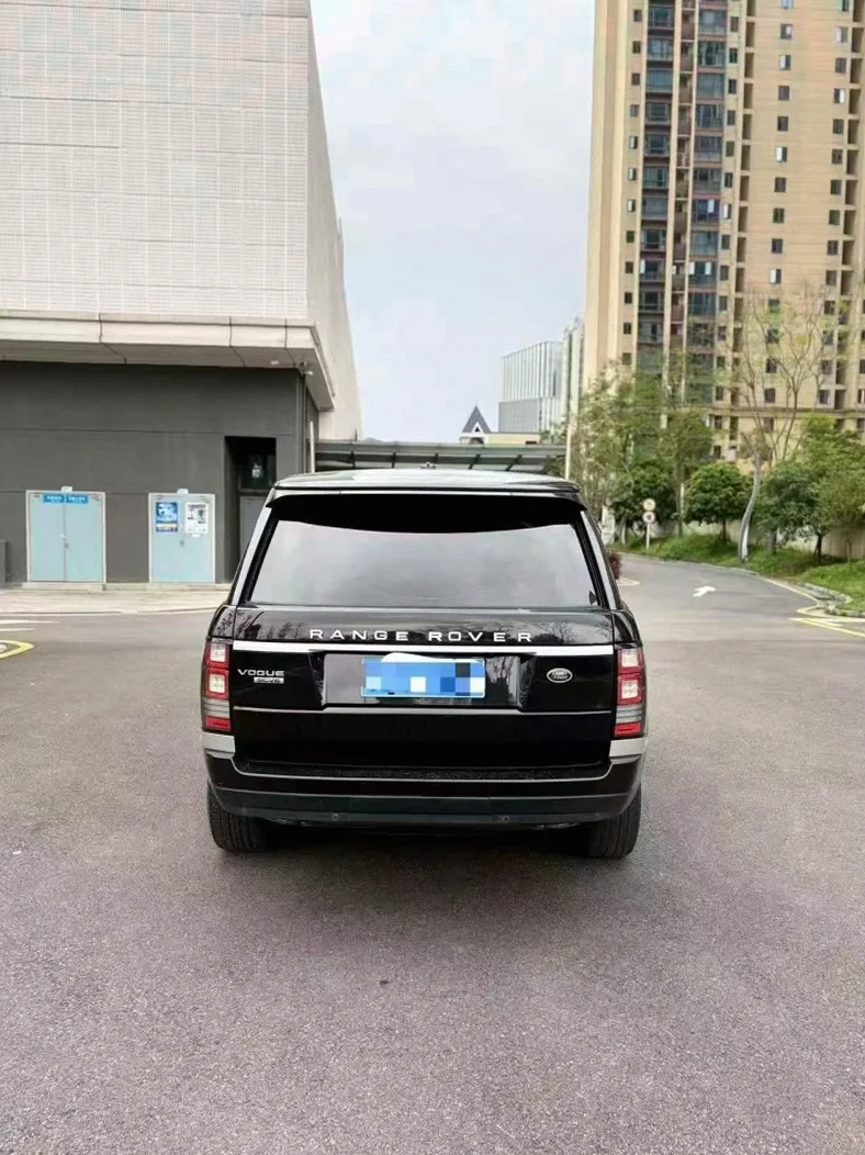 路虎揽胜行政 内饰后排