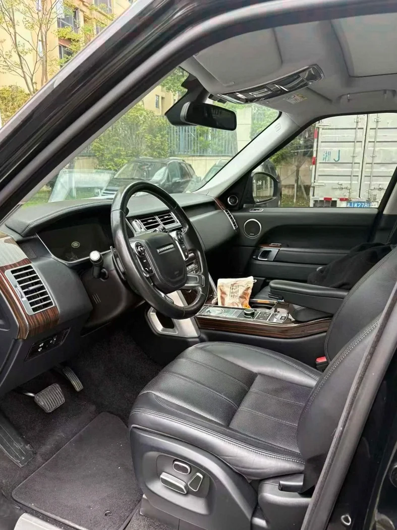 路虎揽胜行政 后面外观二