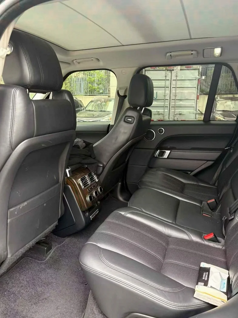 路虎揽胜行政 后面外观一