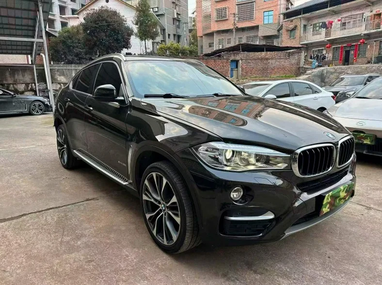 宝马X6 正面外观二