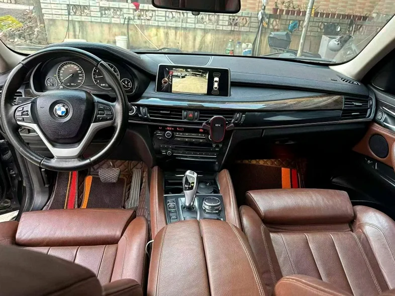 宝马X6 后面外观二