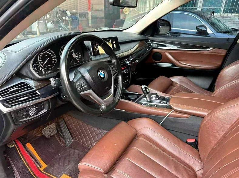 宝马X6 后面外观一