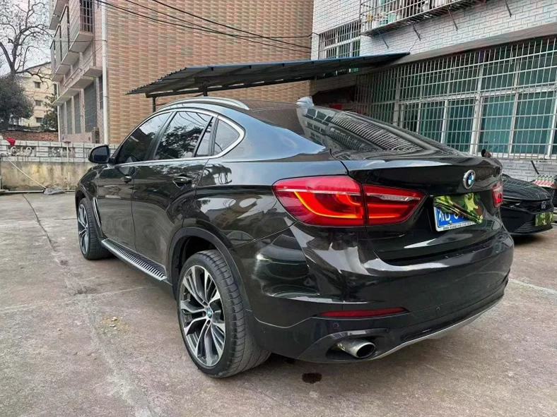 宝马X6 内饰后排