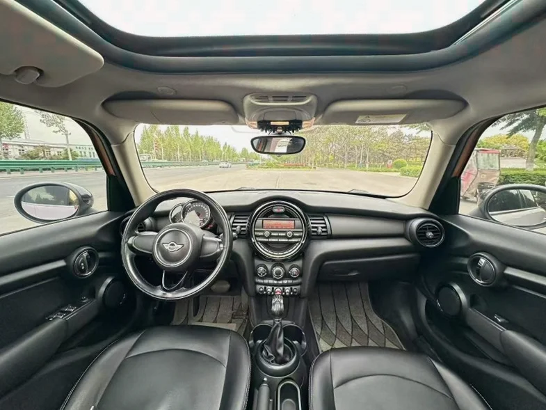 宝马迷你 后面外观一