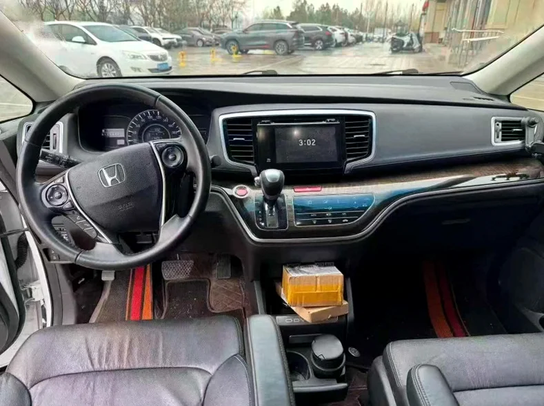 本田奥德赛 后面外观一