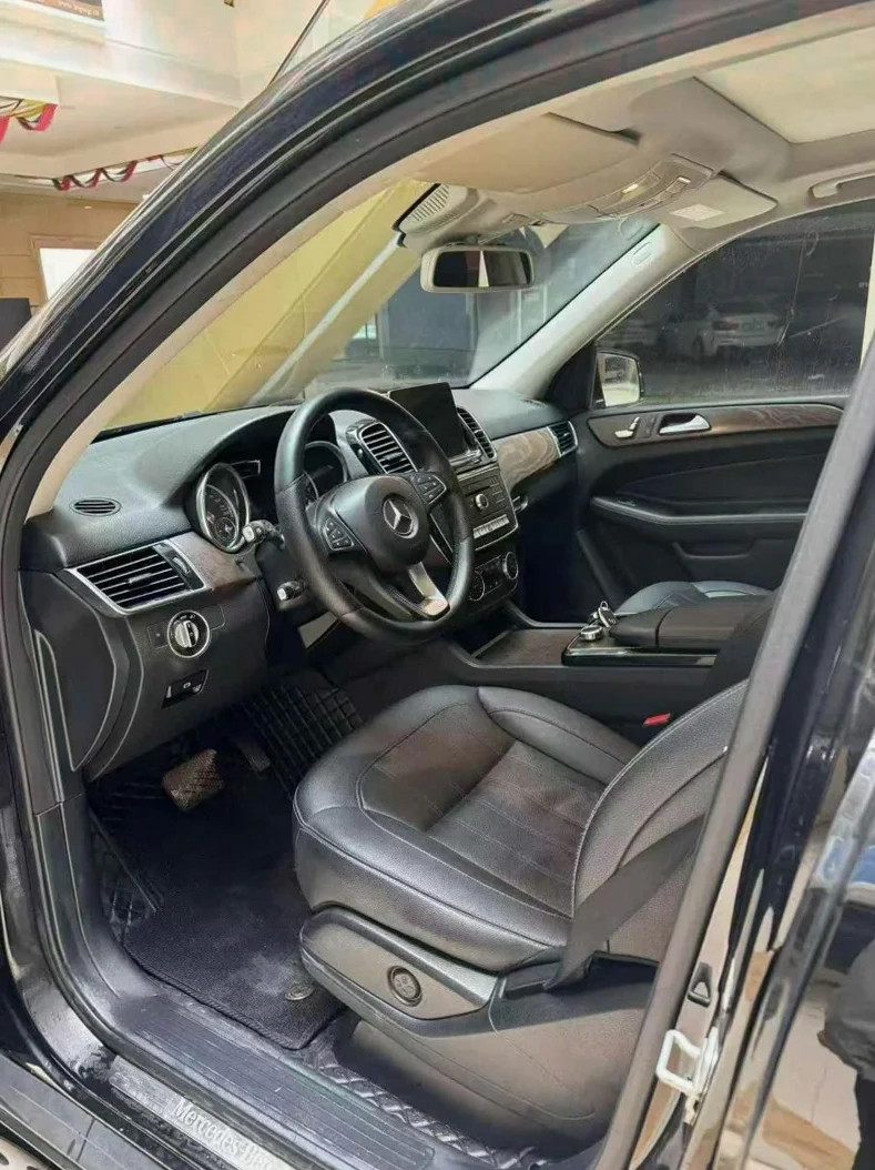 奔驰GLE 后面外观一