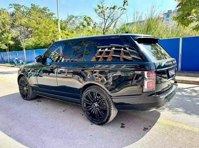 路虎揽胜行政 内饰后排