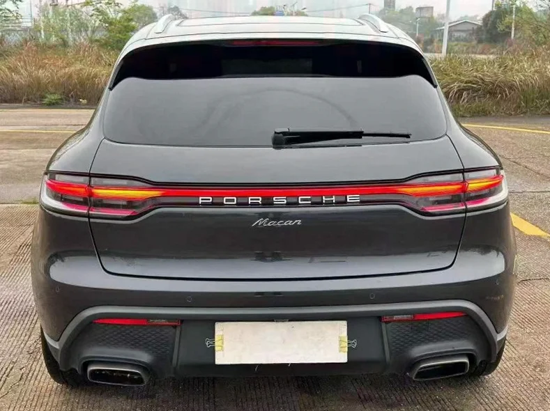 路虎揽胜行政 后面外观一