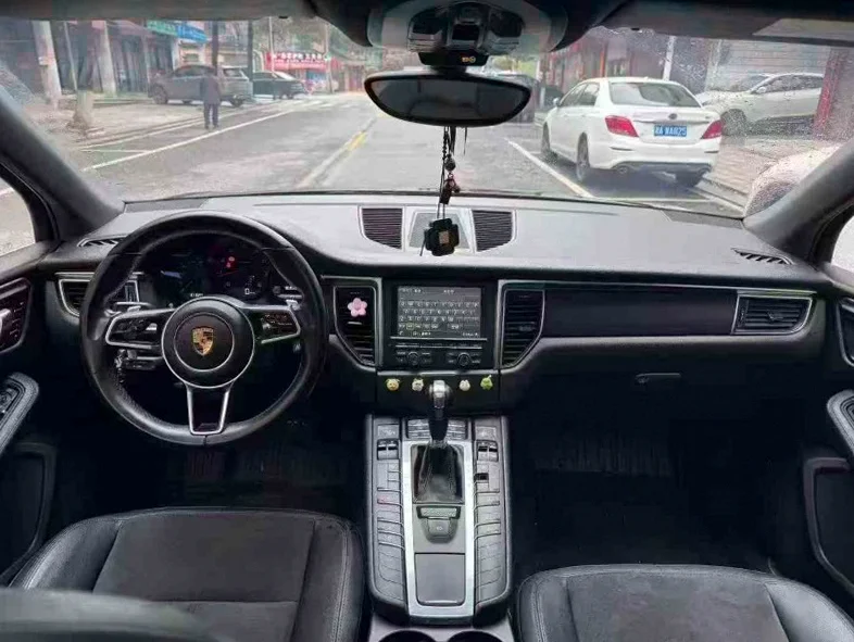 保时捷Macan 后面外观二