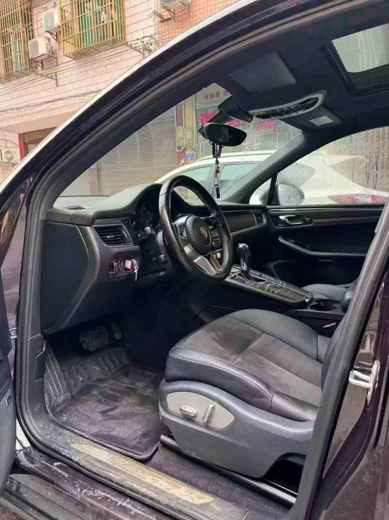 保时捷Macan 后面外观三