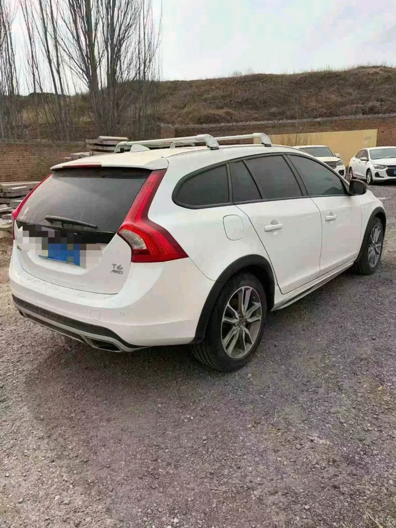 沃尔沃V60 内饰后排