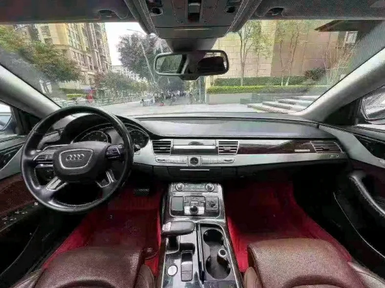 奥迪A8L 后面外观二