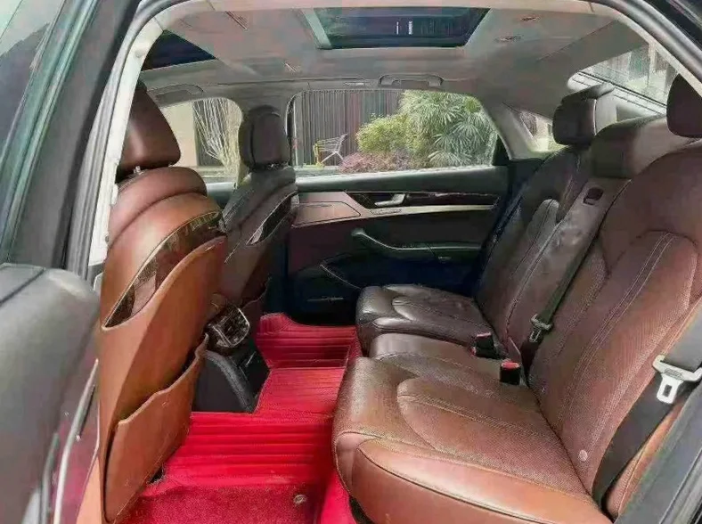 奥迪A8L 后面外观一