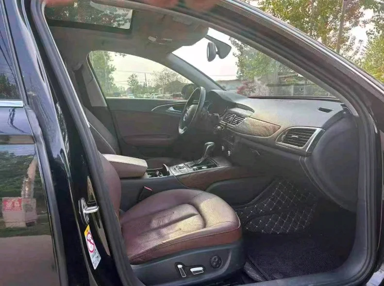 奥迪A8L 内饰后排