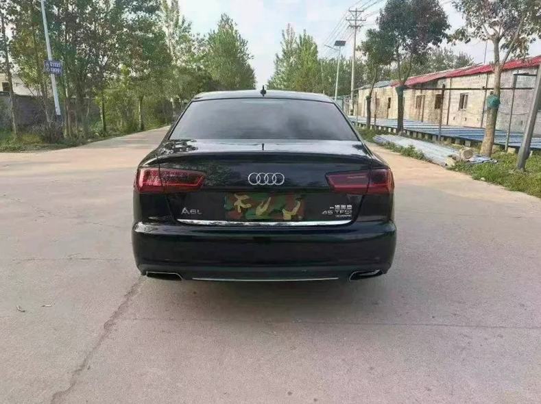 奥迪A8L 内饰前排