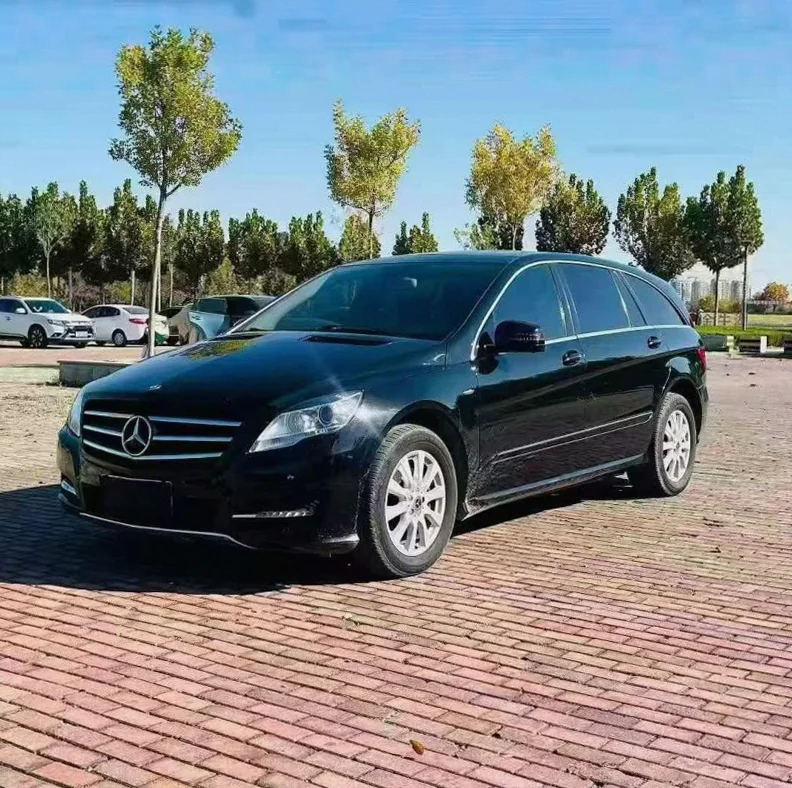 奔驰R 正面外观二