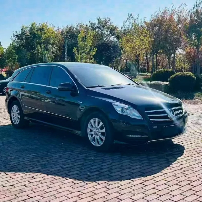 奔驰R 正面外观三