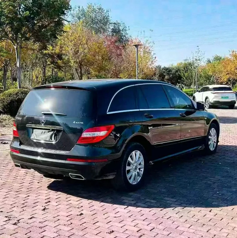 奔驰R 内饰前排