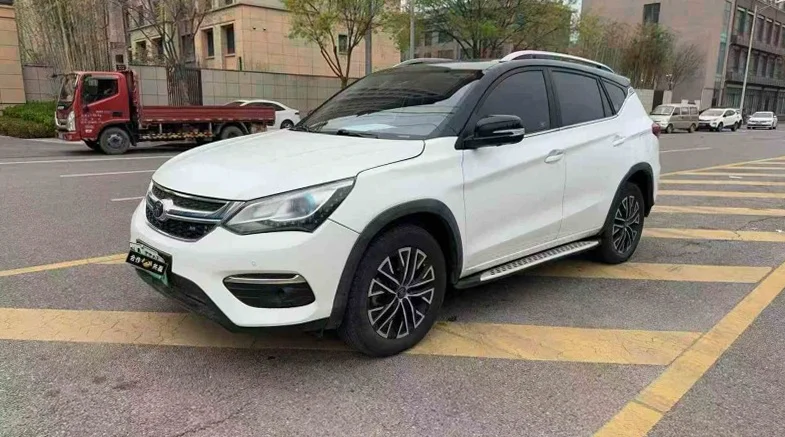 比亚迪宋 正面外观二