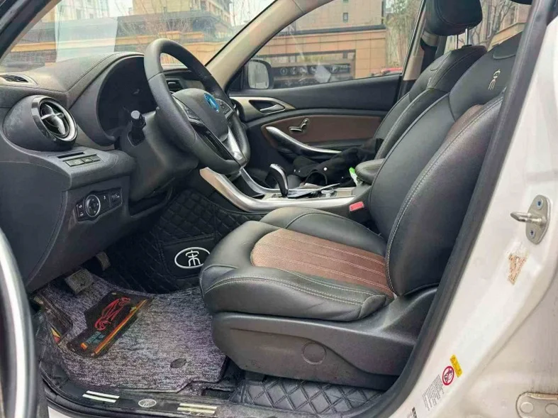 比亚迪宋 后面外观一