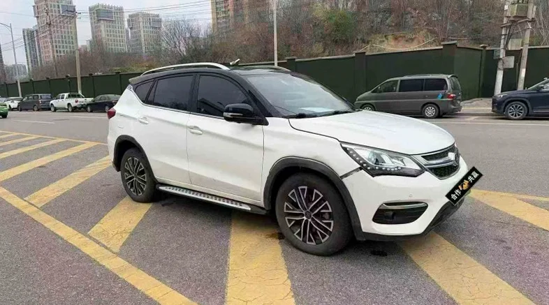 比亚迪宋 正面外观三