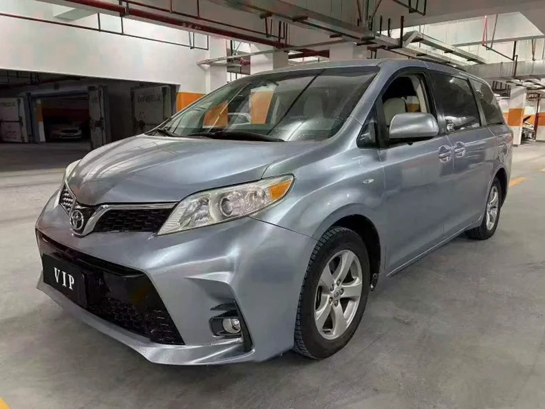 丰田塞纳 正面外观二