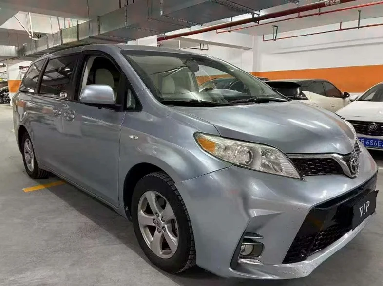 丰田塞纳 正面外观三