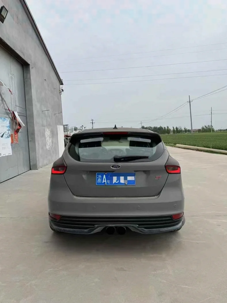 福特福克斯 驾驶室