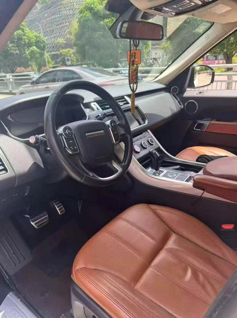 路虎揽胜运动 后面外观一