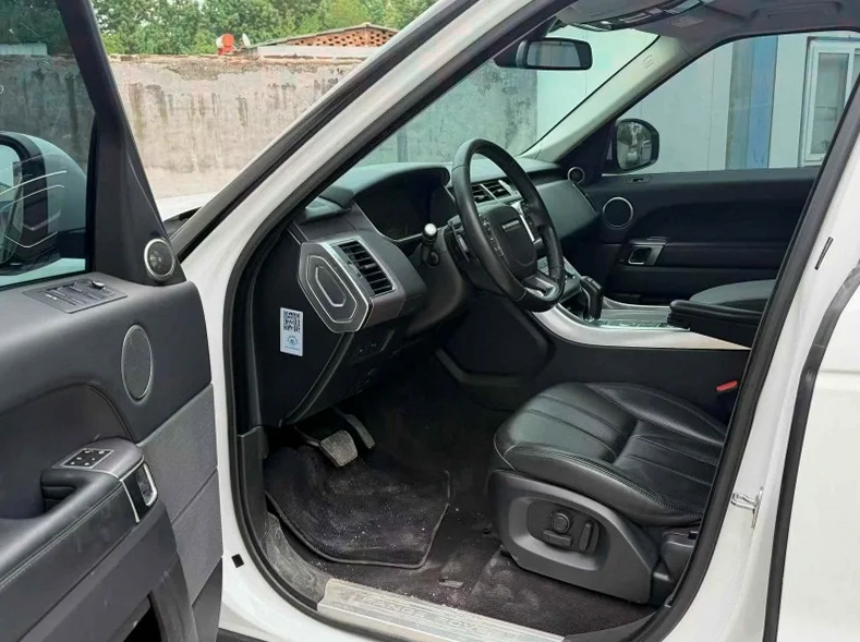 路虎揽胜运动 正面外观三