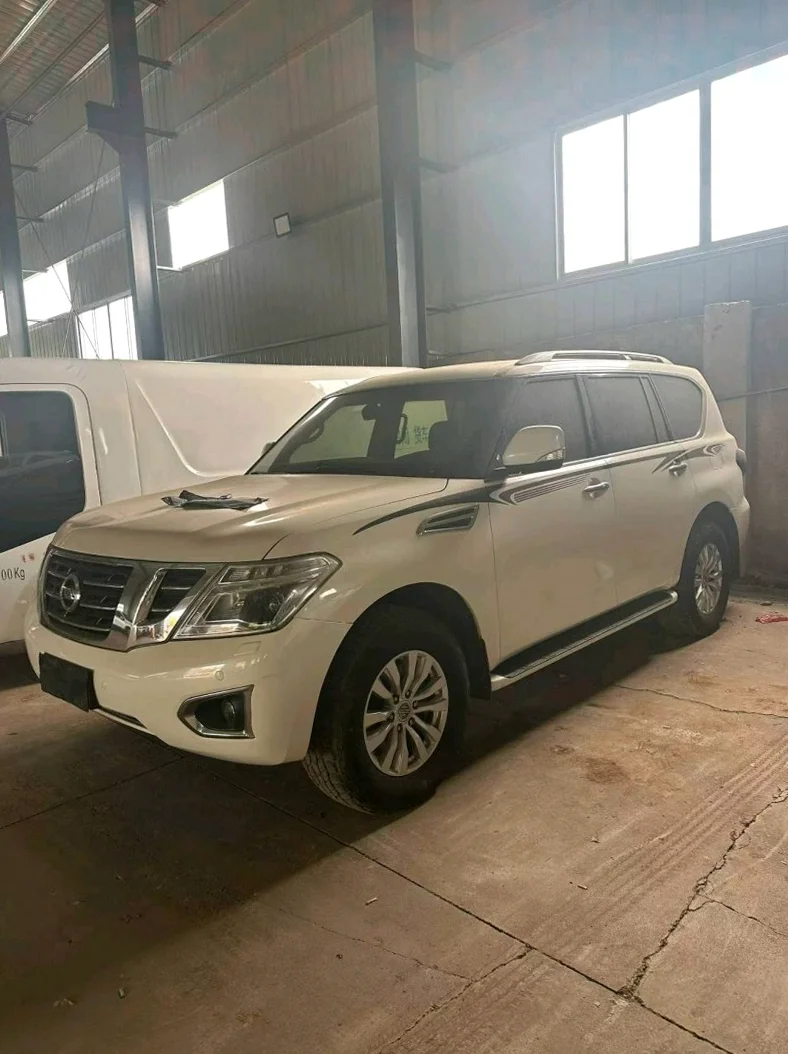 日产途乐 内饰前排