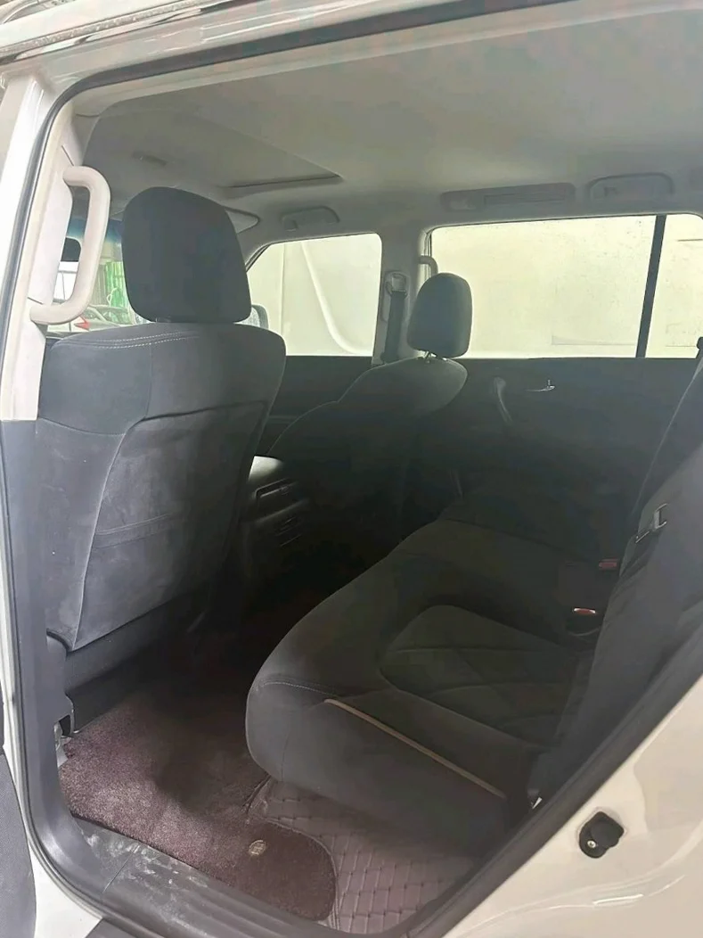 日产途乐 后面外观一